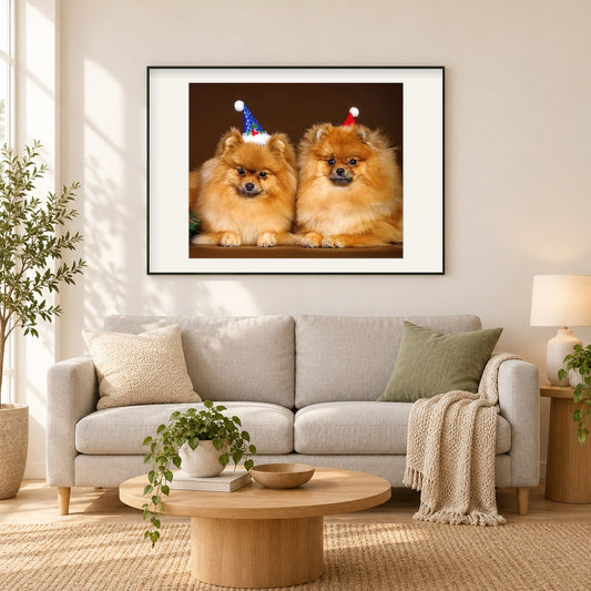 Glückliche Hunde an Weihnachten als gerahmtes Diamond Painting im Wohnzimmer