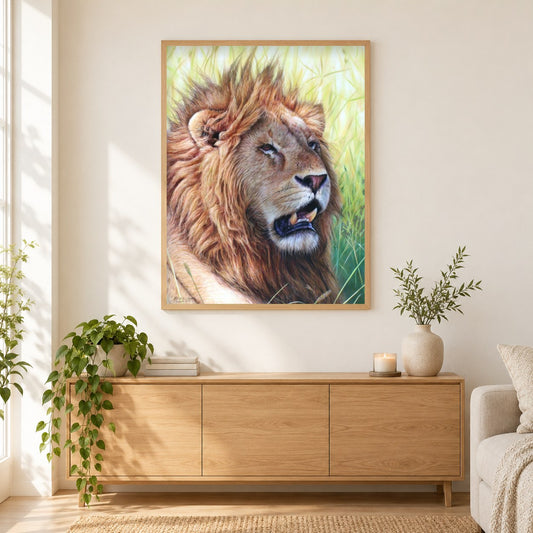Masai Mara Löwe - Kunst des Eric Wilson als gerahmtes Diamond Painting im Wohnzimmer
