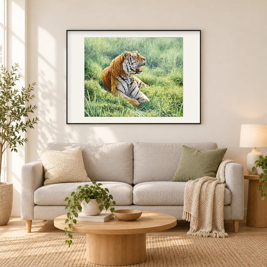 Ruhender Tiger - Kunst des Eric Wilson als gerahmtes Diamond Painting im Wohnzimmer