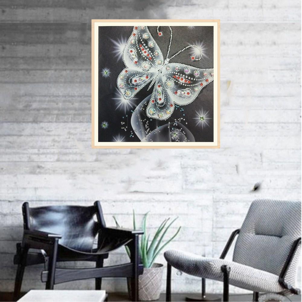 Glänzender weißer Schmetterling - Spezial Diamond Painting - Diamond Painting