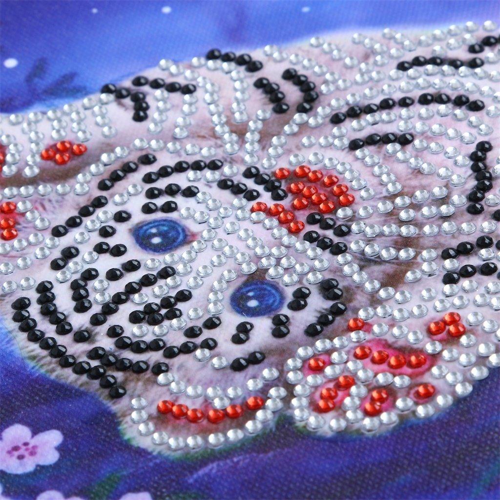 Netter kleiner weißer Tiger - Spezial Diamond Painting - Diamond Painting