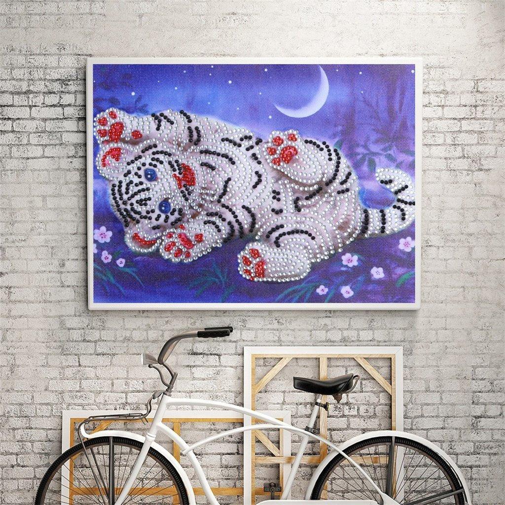 Netter kleiner weißer Tiger - Spezial Diamond Painting - Diamond Painting