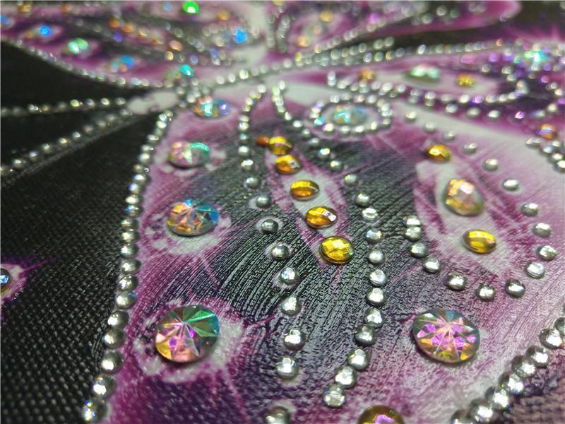Leuchtendes Schmetterlings Porträt - Spezielle Form Diamond Painting - Diamond Painting