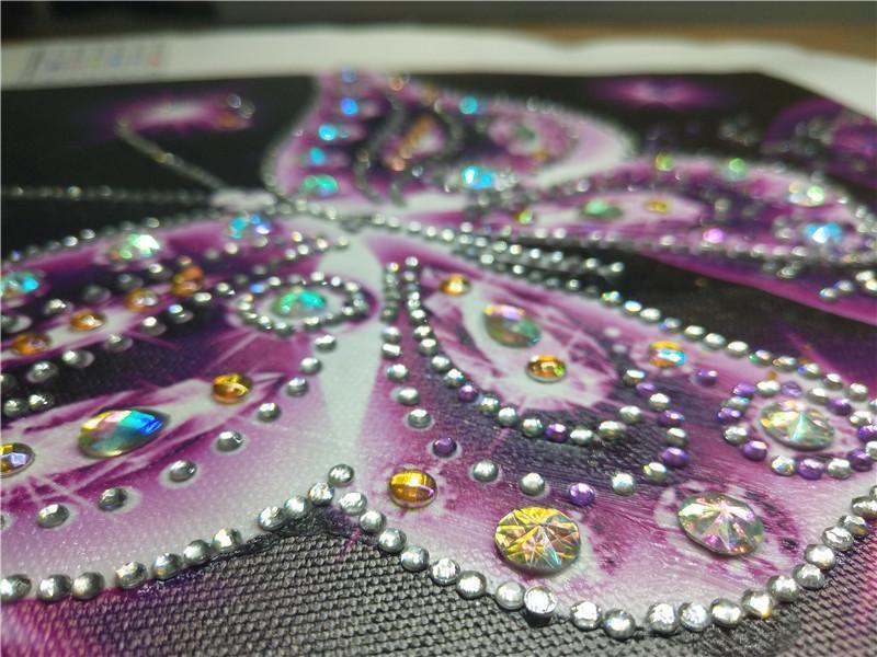Leuchtendes Schmetterlings Porträt - Spezielle Form Diamond Painting - Diamond Painting