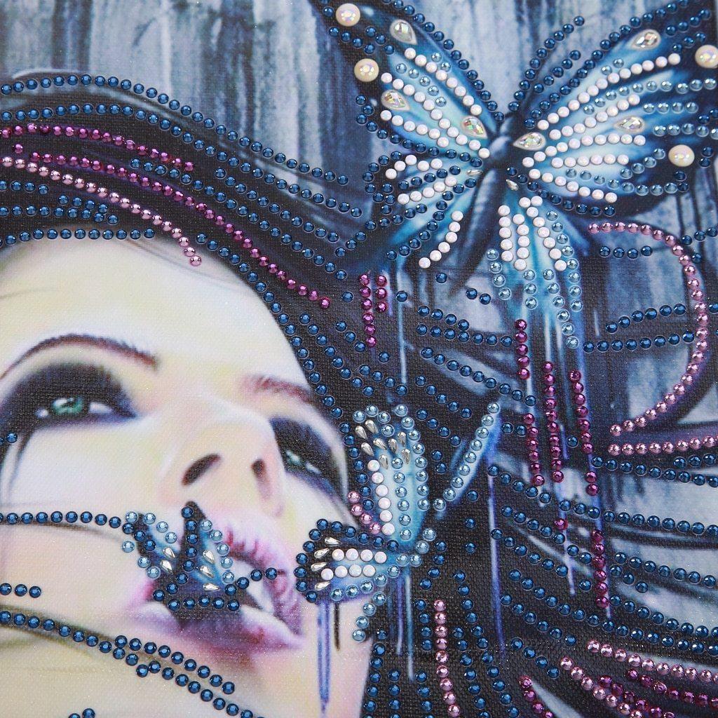 Schönheit mit Schmetterling - Spezial Diamond Painting - Diamond Painting