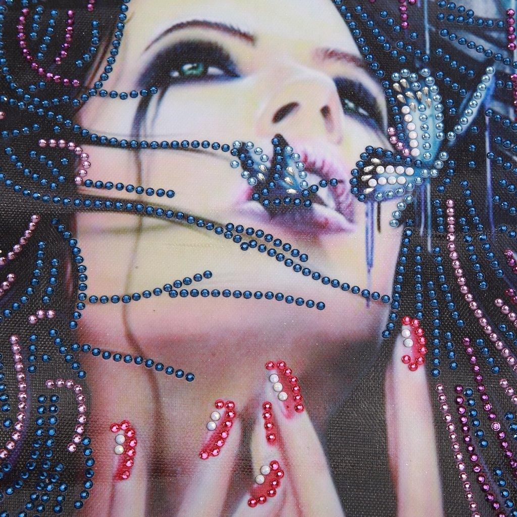 Schönheit mit Schmetterling - Spezial Diamond Painting - Diamond Painting