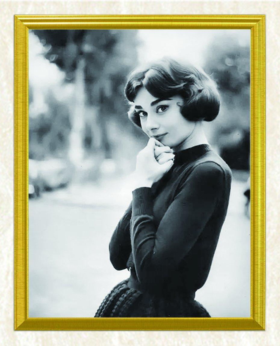 Audrey Hepburn in kurzen Haaren Diamond Painting - Diamond Painting
